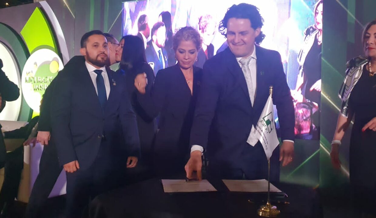 4.Firma Quique y Paty