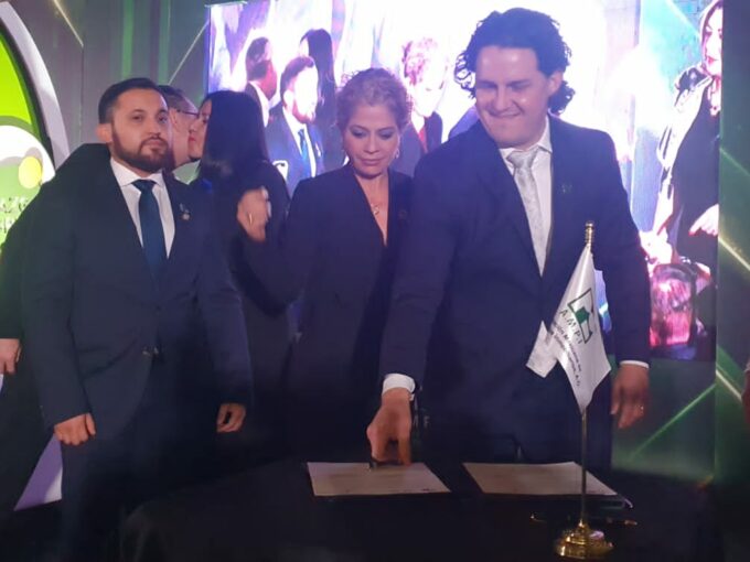 4.Firma Quique y Paty